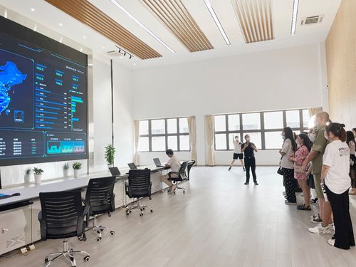 福贝宠食4.0智能工厂 引领宠物食品智能智造新时代的多媒体产品